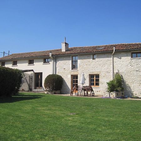 Le Noisetier At Les Hiboux Gites Chef-Boutonne 객실 사진