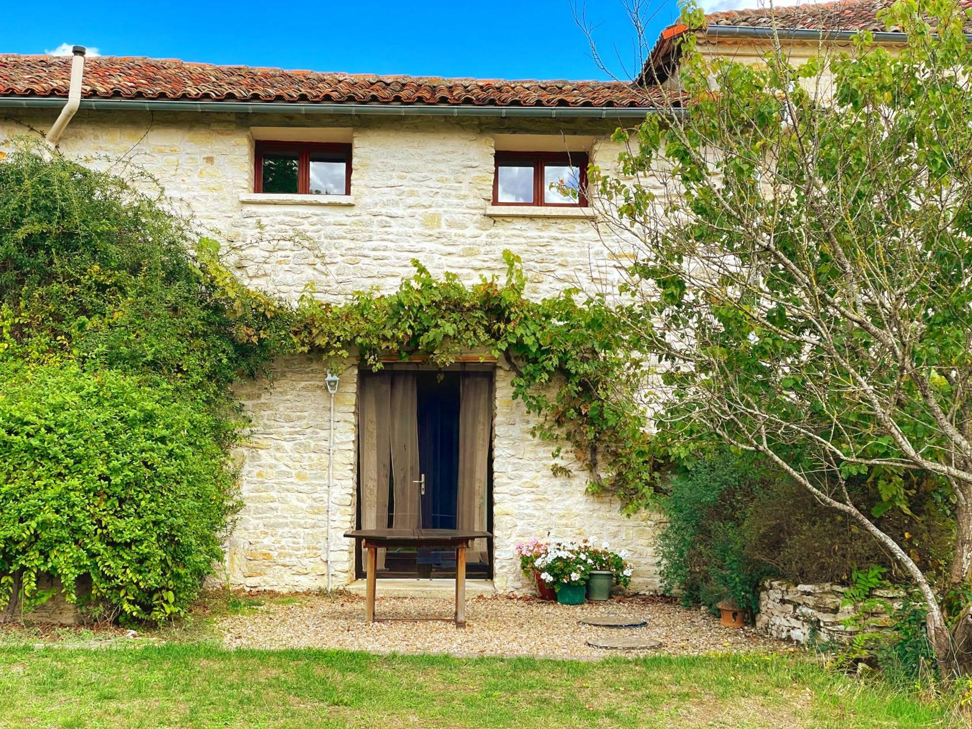 Le Noisetier At Les Hiboux Gites Chef-Boutonne 외부 사진